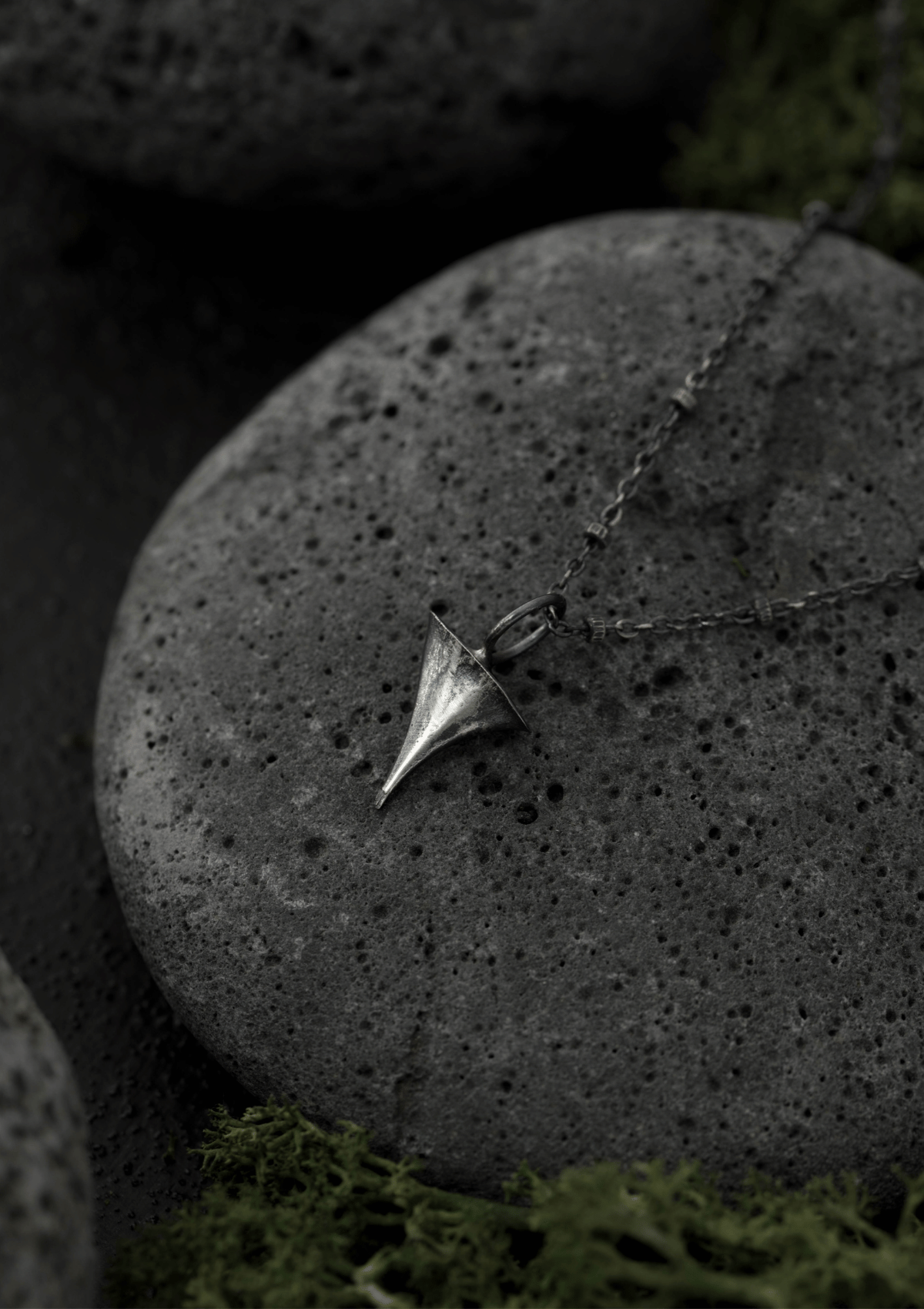 Luvien - Silver rose thorn necklace in solid sterling silver