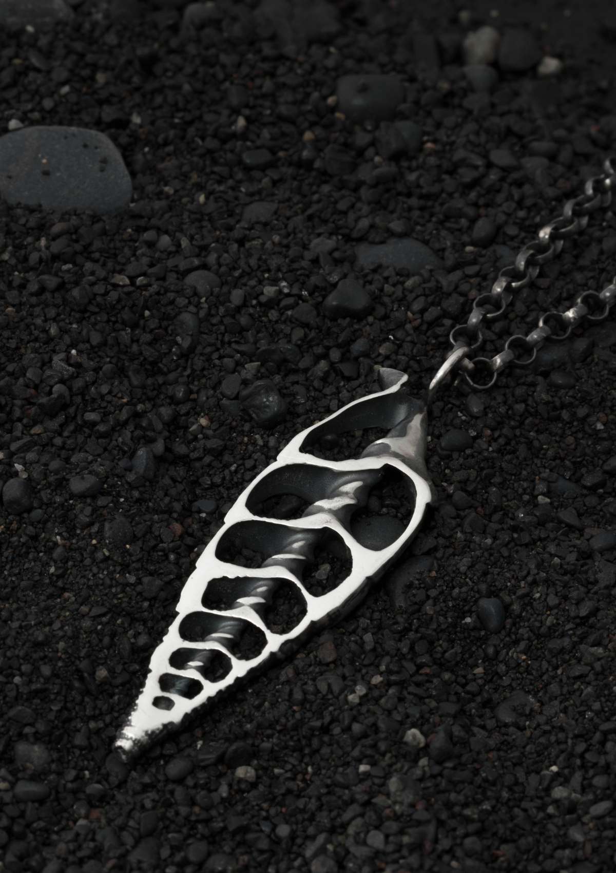 Dúfa - Seashell slice necklace in solid sterling silver