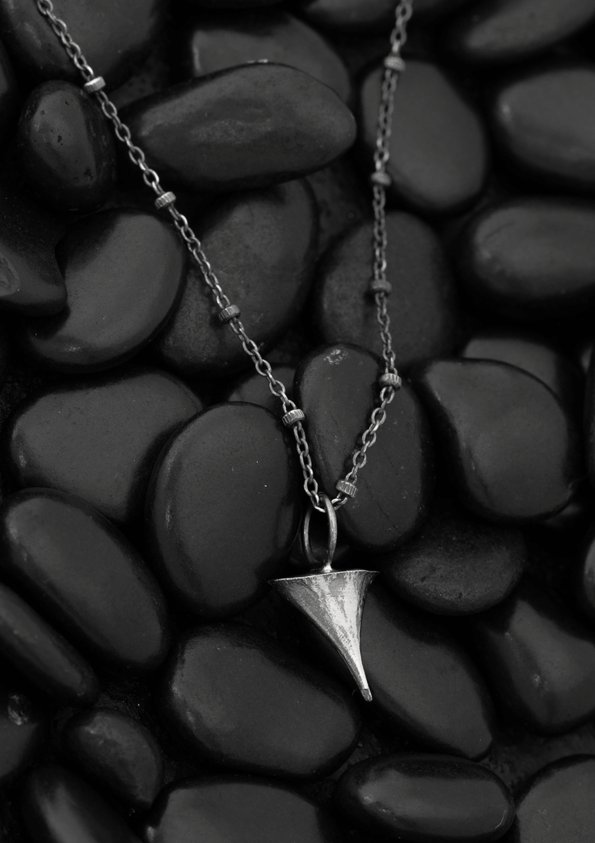 Luvien - Silver rose thorn necklace in solid sterling silver