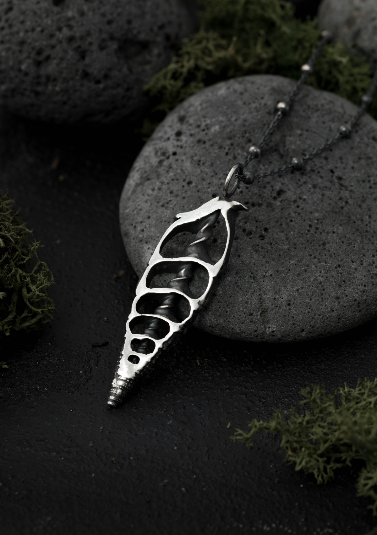 Dúfa - Seashell slice necklace in solid sterling silver