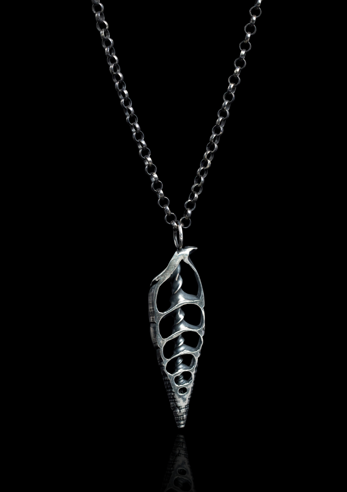 Dúfa - Seashell slice necklace in solid sterling silver