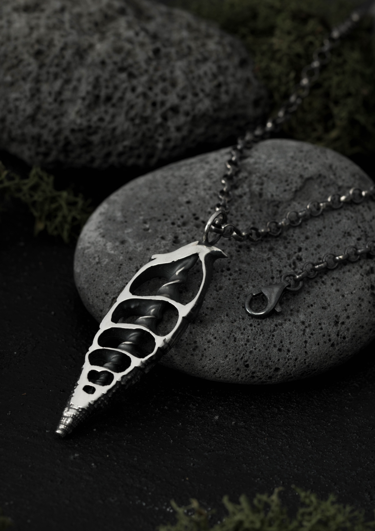 Dúfa - Seashell slice necklace in solid sterling silver