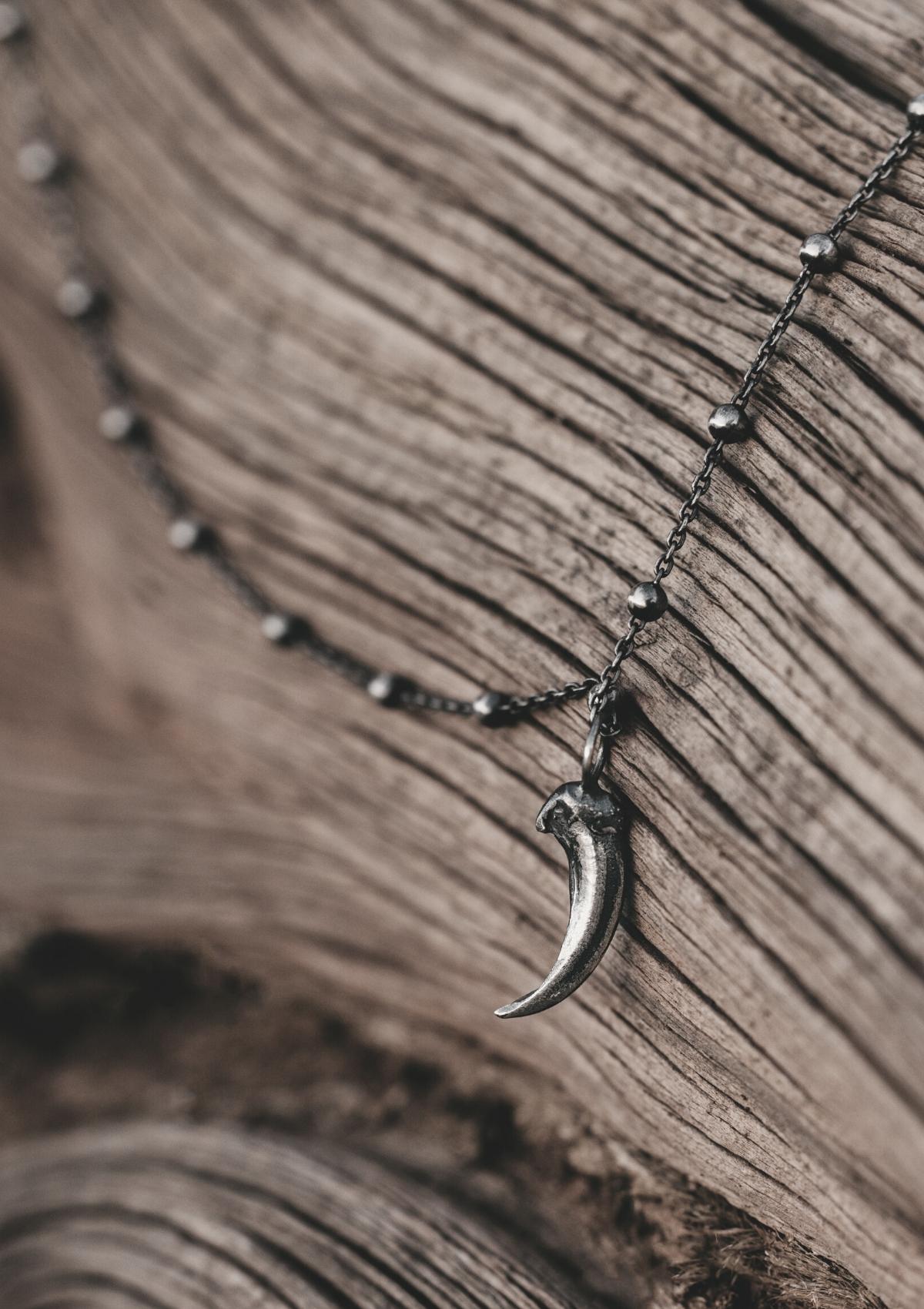 Fylgja - Fox claw necklace in solid sterling silver