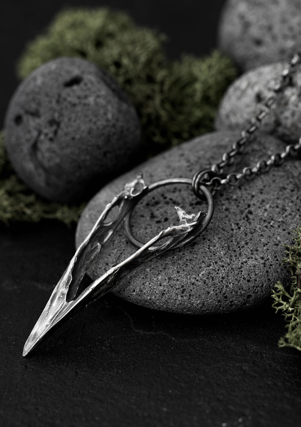 Galdr - Magpie beak necklace in solid sterling silver