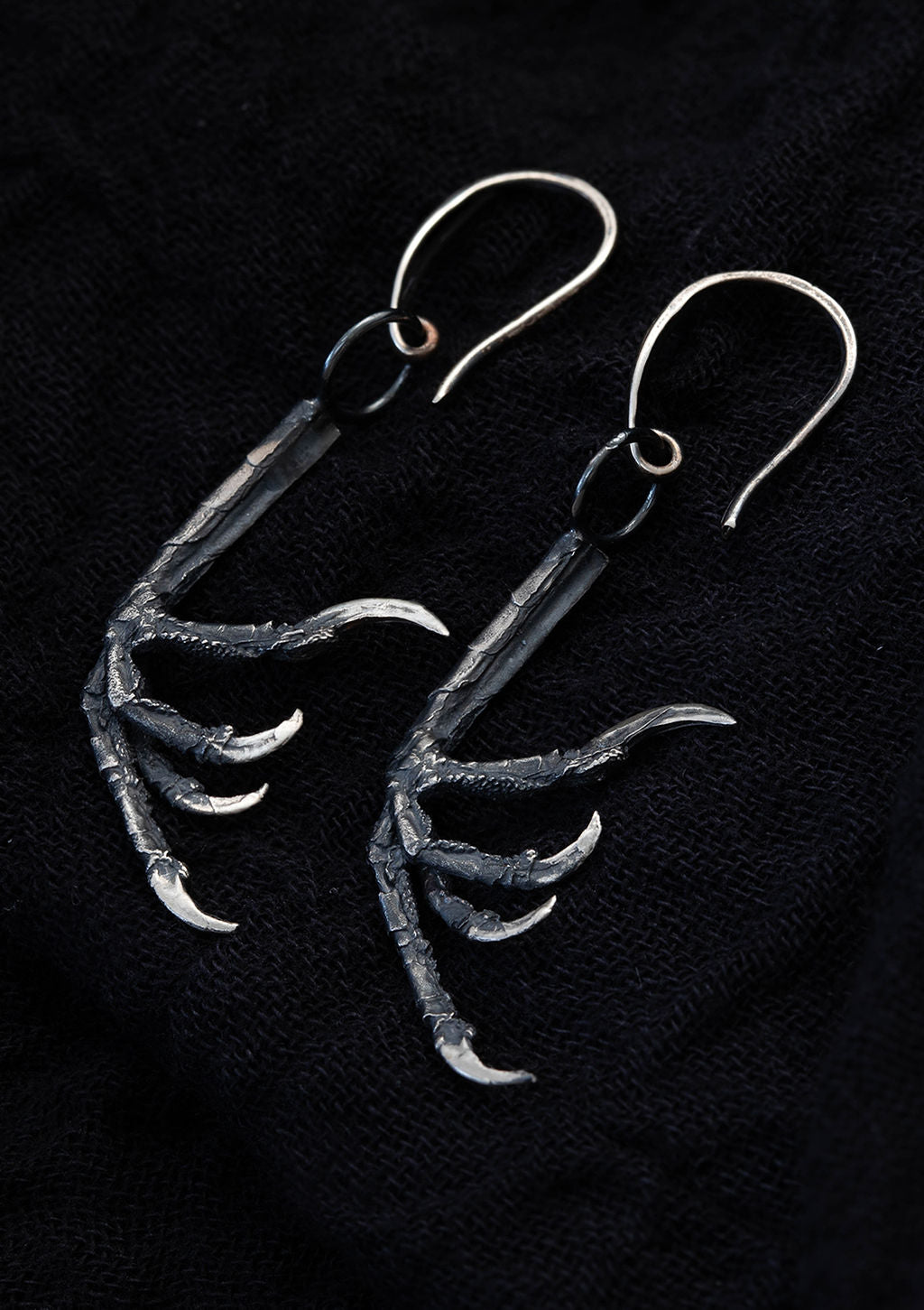 Rúnda - Sparrow talon dangle earrings in solid sterling silver